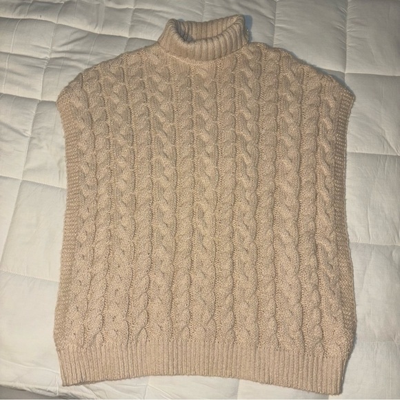 On twelfth Cream and Metallic Gold Cable Knit Turtleneck Sweater, Sleeveless - Picture 1 of 6